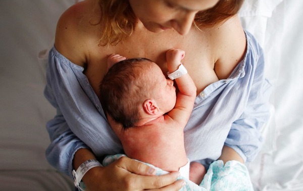 contagio de herpes en el parto al bebe